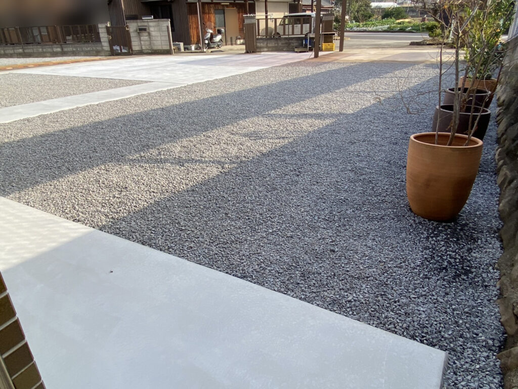 【綾川町Ｍ様邸】庭じまい工事㊗完工｜駐車場広々！お庭は防草シート＆砂利でスッキリ爽快仕上げ✨ (株)カインズガーデン