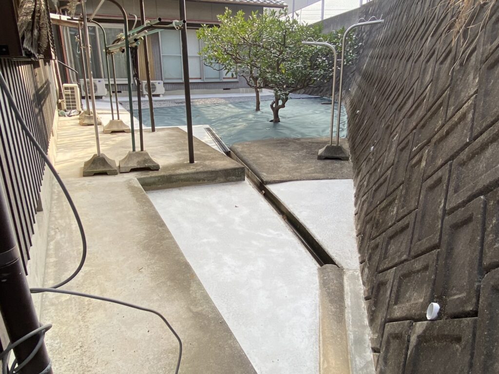 【綾川町Ｍ様邸】庭じまい工事㊗完工｜駐車場広々！お庭は防草シート＆砂利でスッキリ爽快仕上げ✨ (株)カインズガーデン