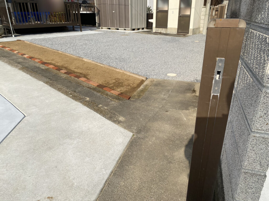 【綾川町Ｍ様邸】庭じまい工事㊗完工｜駐車場広々！お庭は防草シート＆砂利でスッキリ爽快仕上げ✨ (株)カインズガーデン