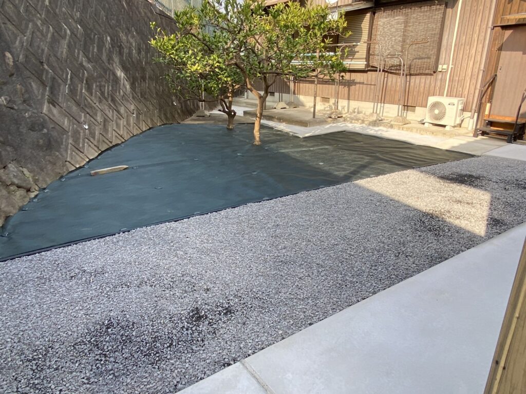 【綾川町Ｍ様邸】庭じまい工事㊗完工｜駐車場広々！お庭は防草シート＆砂利でスッキリ爽快仕上げ✨ (株)カインズガーデン