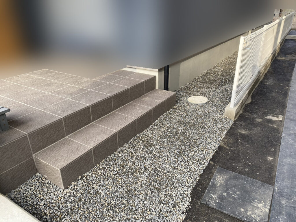 【琴平町Ｉ様邸】庭仕舞い工事㊗完工｜お家周りの雑草対策やブロック，コンクリートデッキ等完了 (株)カインズガーデン｜香川県の庭じまい，雑草対策