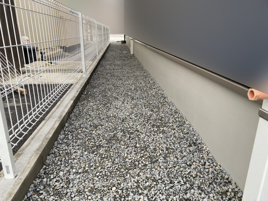 【琴平町Ｉ様邸】庭仕舞い工事㊗完工｜お家周りの雑草対策やブロック，コンクリートデッキ等完了 (株)カインズガーデン｜香川県の庭じまい，雑草対策