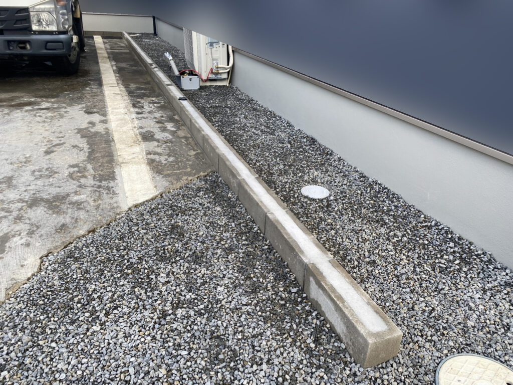 【琴平町Ｉ様邸】庭仕舞い工事㊗完工｜お家周りの雑草対策やブロック，コンクリートデッキ等完了 (株)カインズガーデン｜香川県の庭じまい，雑草対策