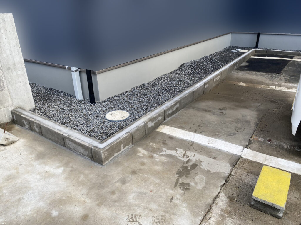 【琴平町Ｉ様邸】庭仕舞い工事㊗完工｜お家周りの雑草対策やブロック，コンクリートデッキ等完了 (株)カインズガーデン｜香川県の庭じまい，雑草対策