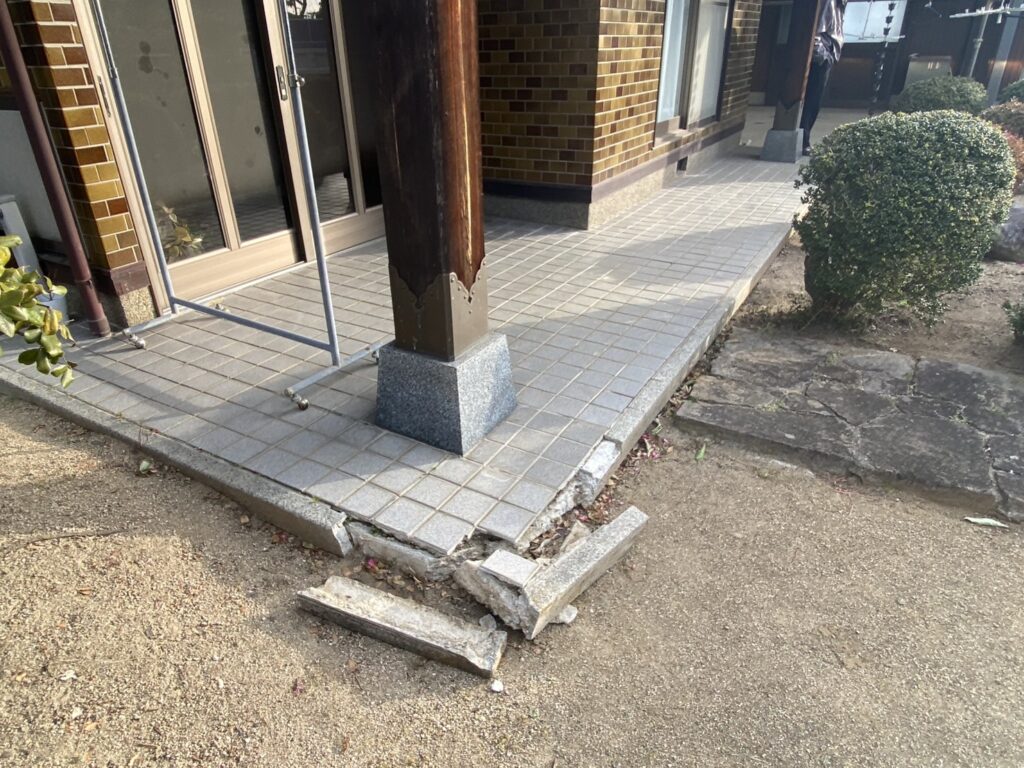 【綾川町Ｔ様邸】庭じまい工事着工⛑｜生垣や庭木庭石を撤去し、スッキリ土間コンクリートにします (株)カインズガーデン