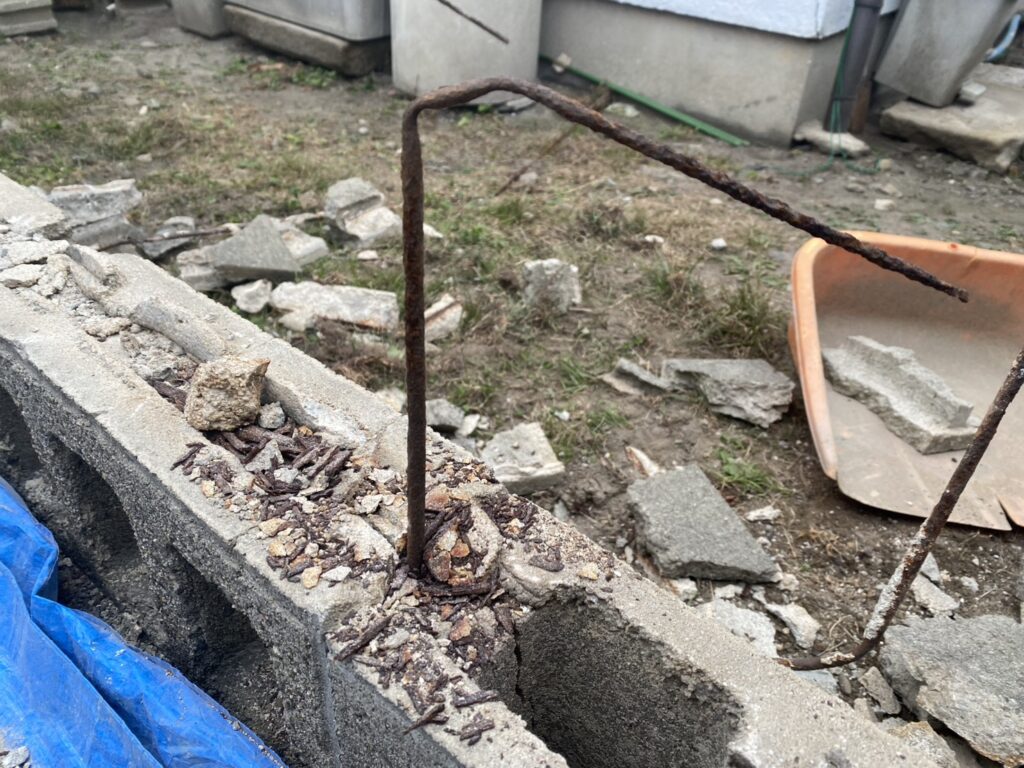 【高松市Ｋ様邸】庭じまい工事着工⛑｜古く危険なブロック塀を撤去、軽量長持ち目隠しフェンスにします (株)カインズガーデン