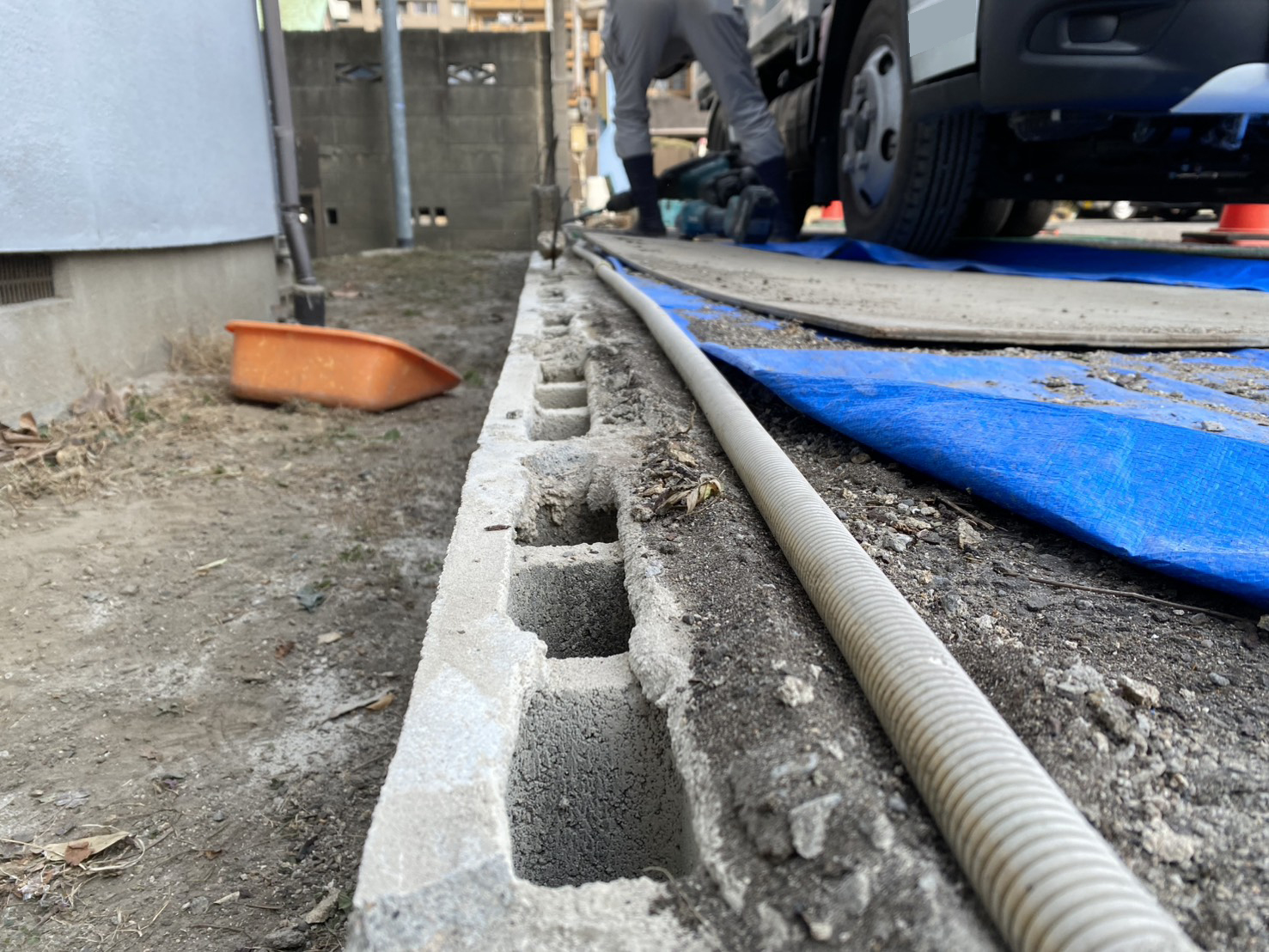 【高松市Ｋ様邸】庭じまい工事着工⛑｜古く危険なブロック塀を撤去、軽量長持ち目隠しフェンスにします (株)カインズガーデン