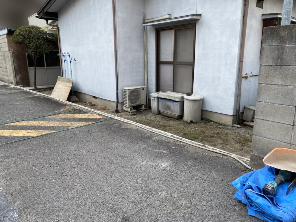 【高松市Ｋ様邸】庭じまい工事着工⛑｜古く危険なブロック塀を撤去、軽量長持ち目隠しフェンスにします (株)カインズガーデン