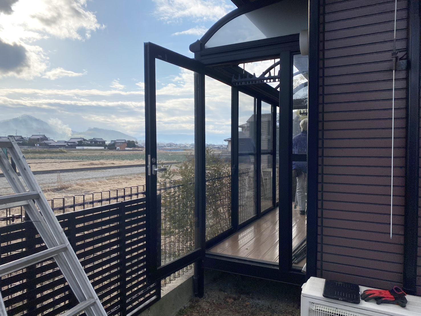 【三豊市Ａ様邸】サンルーム工事着工⛑｜お家の外壁塗装に備え、既存サンルームを撤去します (株)カインズガーデン