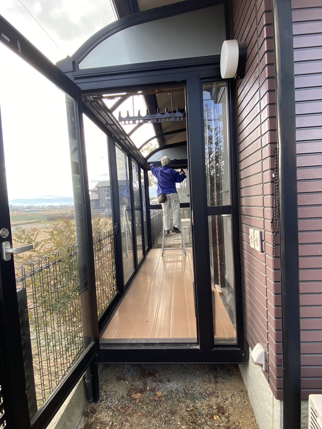 【三豊市Ａ様邸】サンルーム工事着工⛑｜お家の外壁塗装に備え、既存サンルームを撤去します (株)カインズガーデン