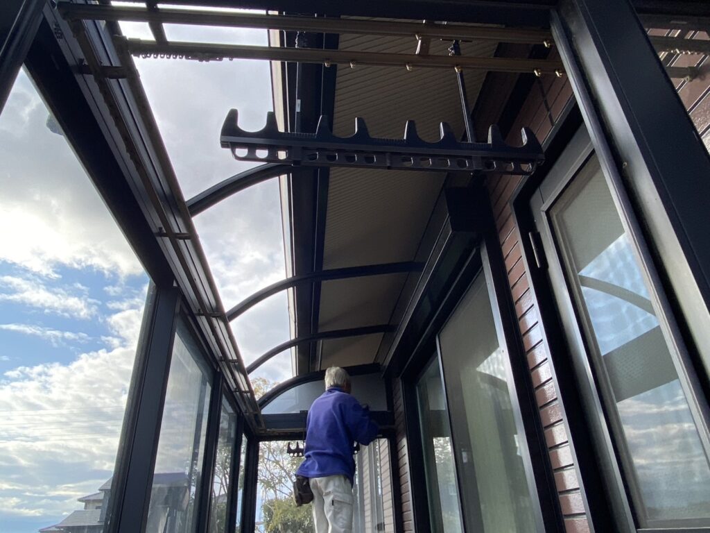 【三豊市Ａ様邸】サンルーム工事着工⛑｜お家の外壁塗装に備え、既存サンルームを撤去します (株)カインズガーデン