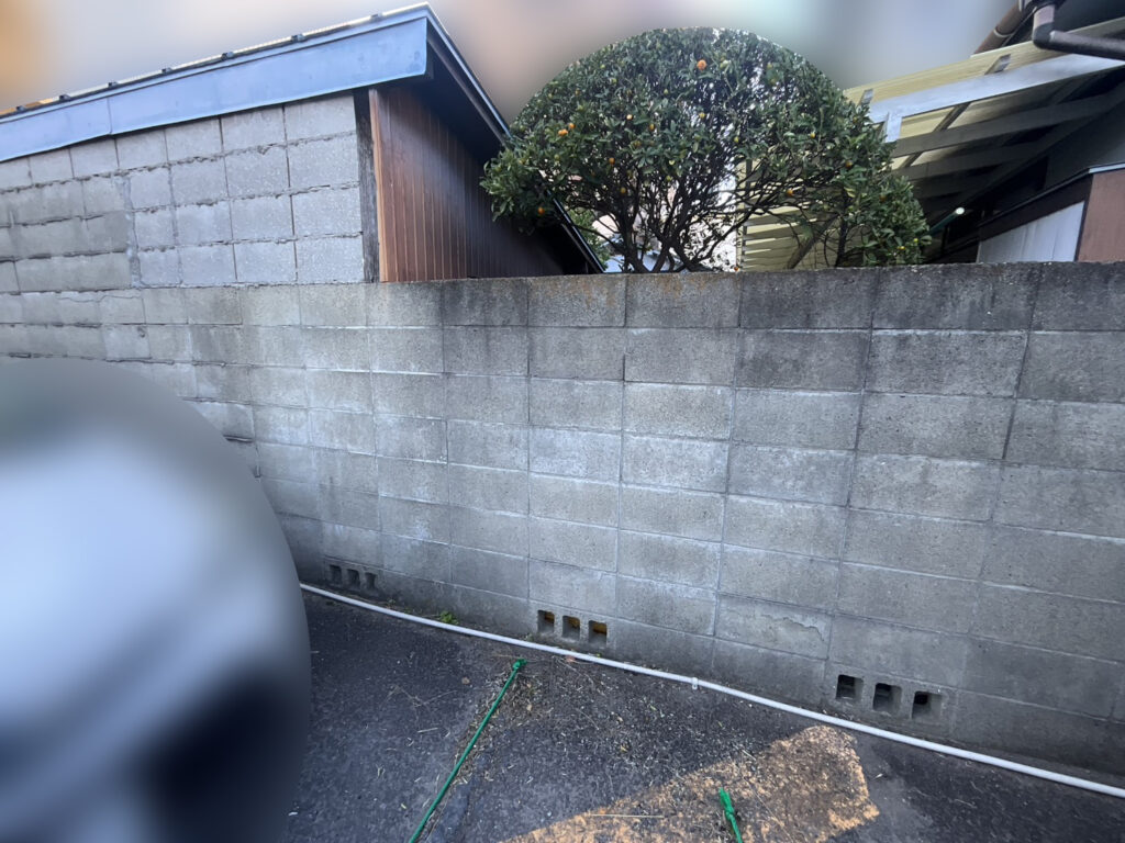 【高松市Ｋ様邸】庭じまい工事着工⛑｜古く危険なブロック塀を撤去、軽量長持ち目隠しフェンスにします (株)カインズガーデン