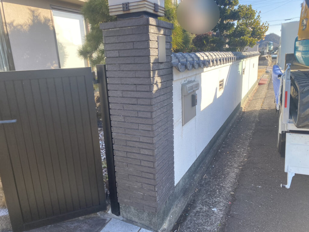 庭仕舞い工事着工⛑｜塀・庭石・庭木撤去し駐車場拡張＆天然芝撤去し雑草対策もします (株)カインズガーデン