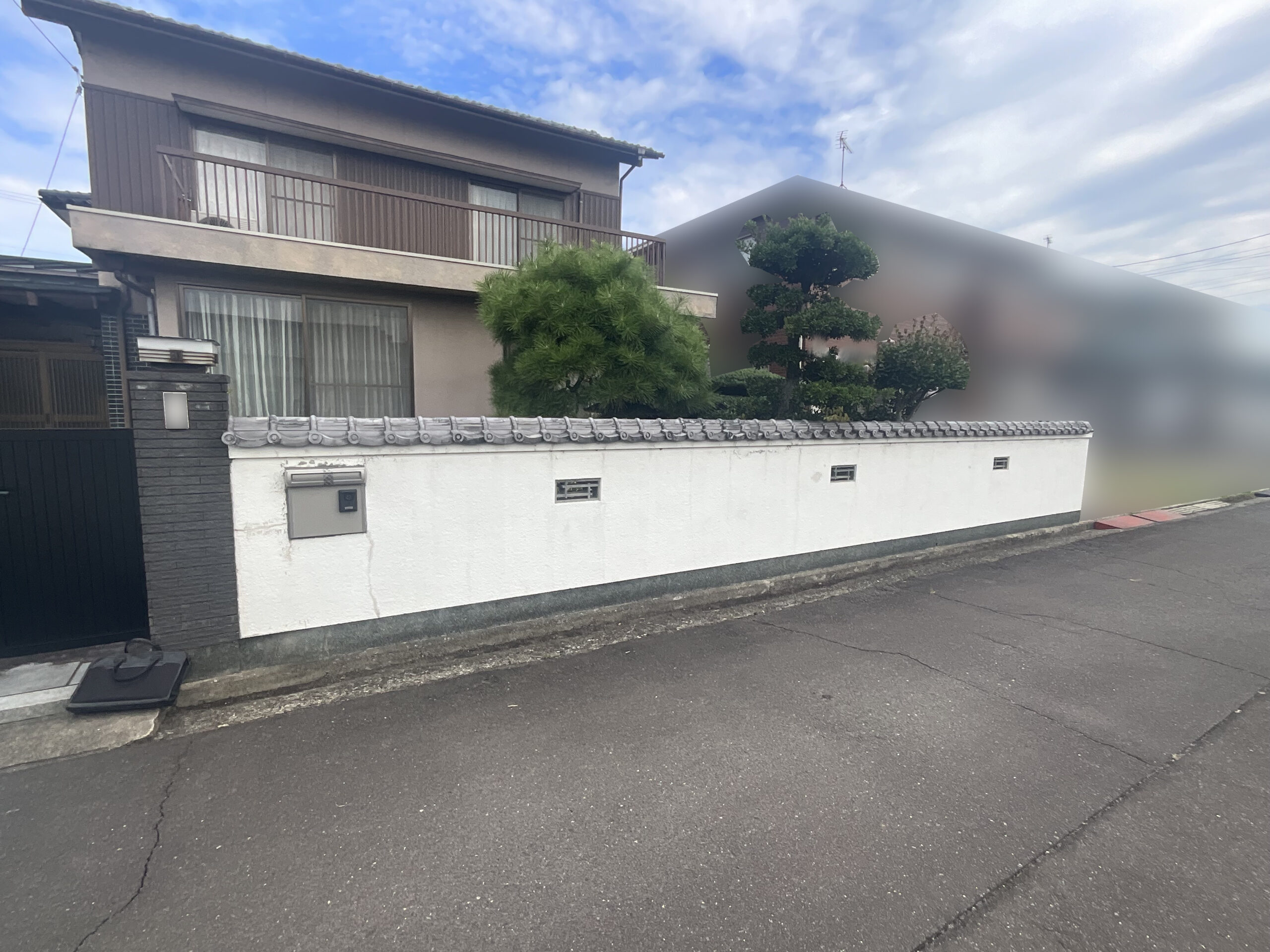 庭仕舞い工事着工⛑｜塀・庭石・庭木撤去し駐車場拡張＆天然芝撤去し雑草対策もします (株)カインズガーデン