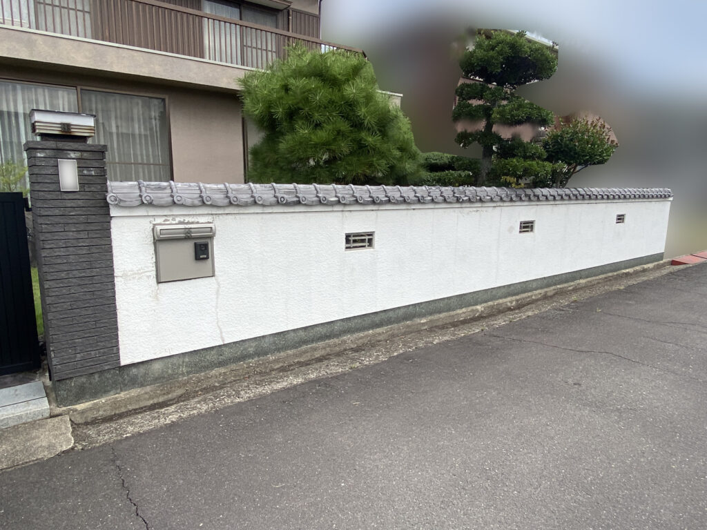 庭仕舞い工事着工⛑｜塀・庭石・庭木撤去し駐車場拡張＆天然芝撤去し雑草対策もします (株)カインズガーデン