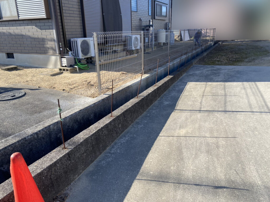 【東讃Ｍ様邸】フェンス工事㊗完工｜風通しも見通しも良好スッキリフェンス✨ (株)カインズガーデン｜香川県の庭仕舞い