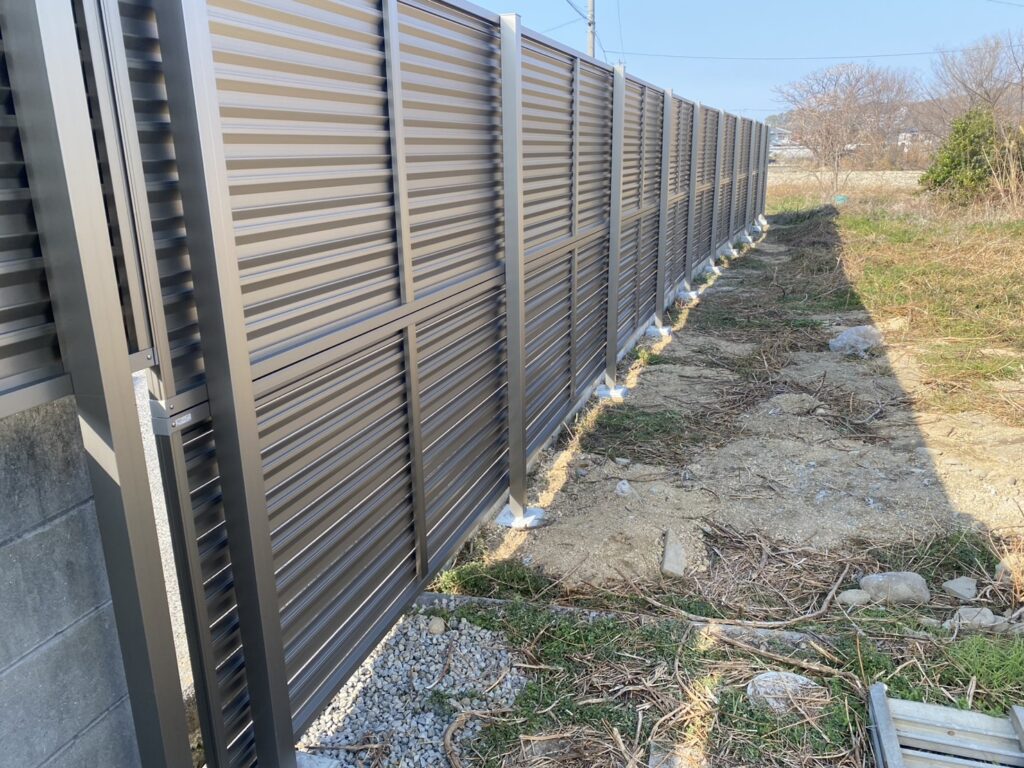 【丸亀市Ｈ様邸】目隠しフェンス工事㊗完工｜隙間最小フェンスでプライバシーが守られ快適です✨ (株)カインズガーデン