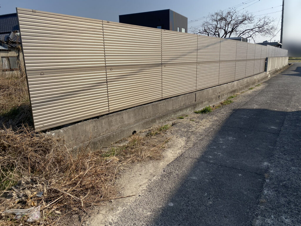 【丸亀市Ｈ様邸】目隠しフェンス工事㊗完工｜隙間最小フェンスでプライバシーが守られ快適です✨ (株)カインズガーデン