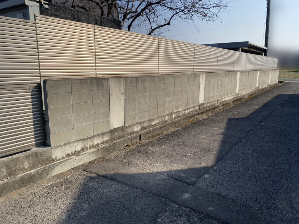 【丸亀市Ｈ様邸】目隠しフェンス工事㊗完工｜隙間最小フェンスでプライバシーが守られ快適です✨ (株)カインズガーデン