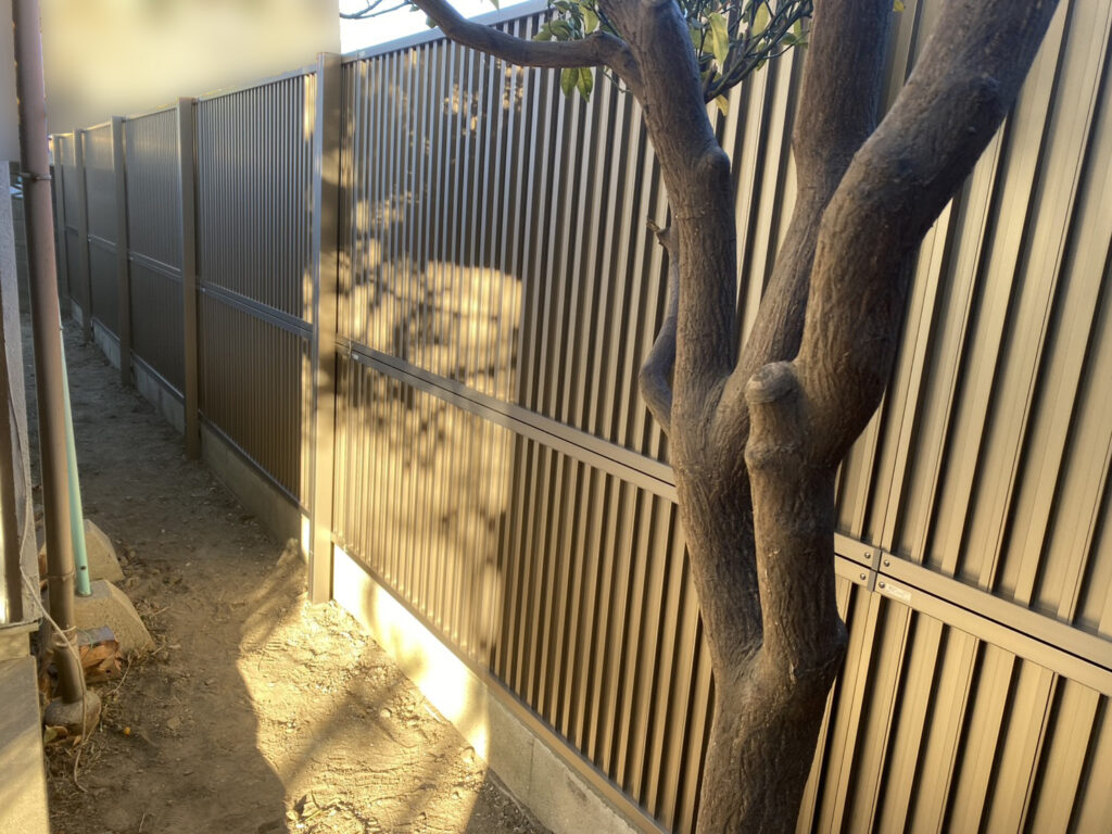 【高松市Ｋ様邸】塀工事㊗完工｜８段積ブロック塀から、スッキリ軽量長持ち＆安心の目隠しフェンス✨ (株)カインズガーデン