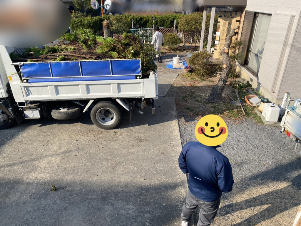 【綾川町Ｓ様邸】庭じまい工事着工⛑｜生垣・庭木・庭石を撤去し、スッキリ雑草対策仕上げにします (株)カインズガーデン