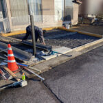 【香川町Ｈ様邸】駐車場拡張＆庭じまい工事｜鋤取り完了！新たな駐車スペースの土間コンクリート打設中 (株)カインズガーデン