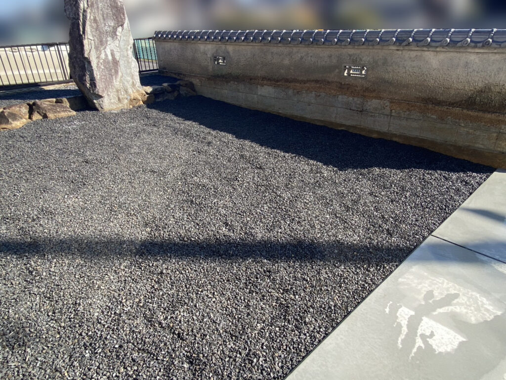 【香川町Ｈ様邸】駐車場拡張＆庭じまい工事㊗完工｜駐車スペース広々✨お庭はスッキリ雑草対策完了💪 (株)カインズガーデン