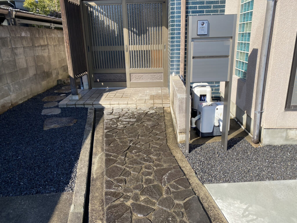 【香川町Ｈ様邸】駐車場拡張＆庭じまい工事㊗完工｜駐車スペース広々✨お庭はスッキリ雑草対策完了💪 (株)カインズガーデン