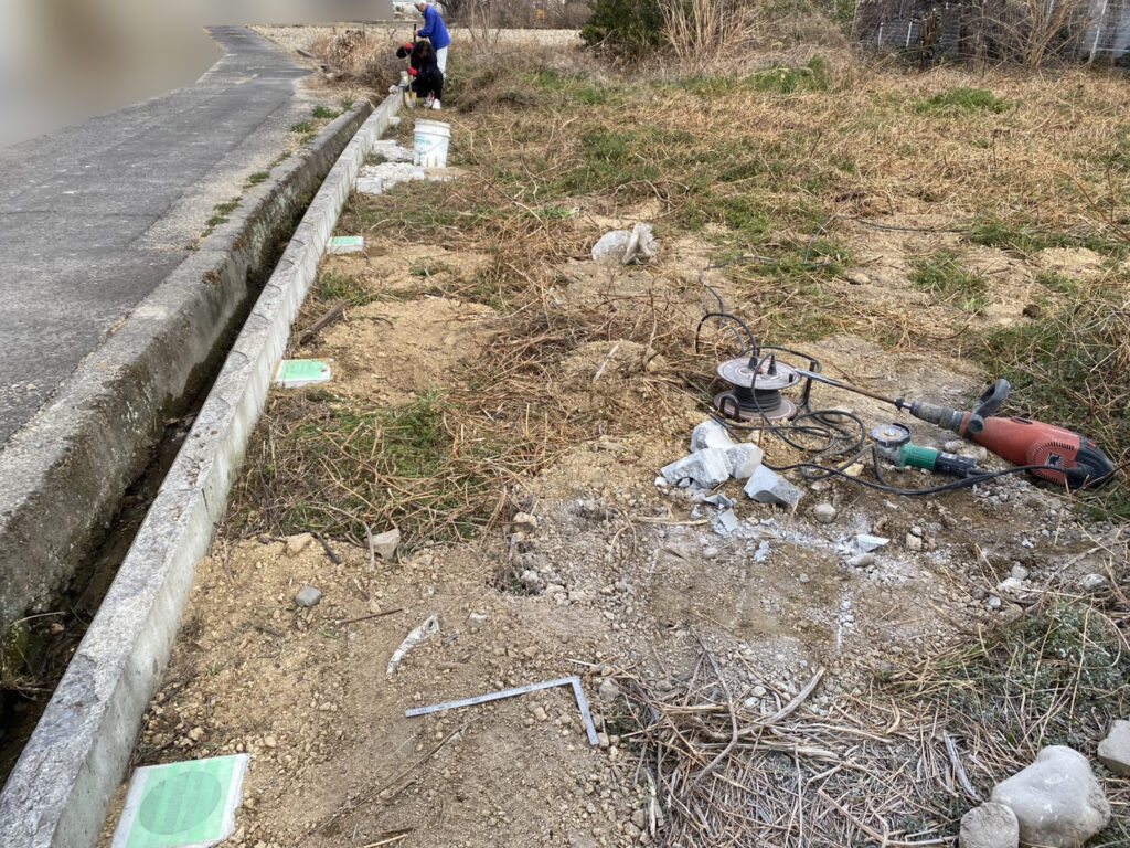 【丸亀市Ｈ様邸】目隠しフェンス工事｜独立基礎とフェンス柱の設置が完了しました (株)カインズガーデン｜香川県の庭仕舞い