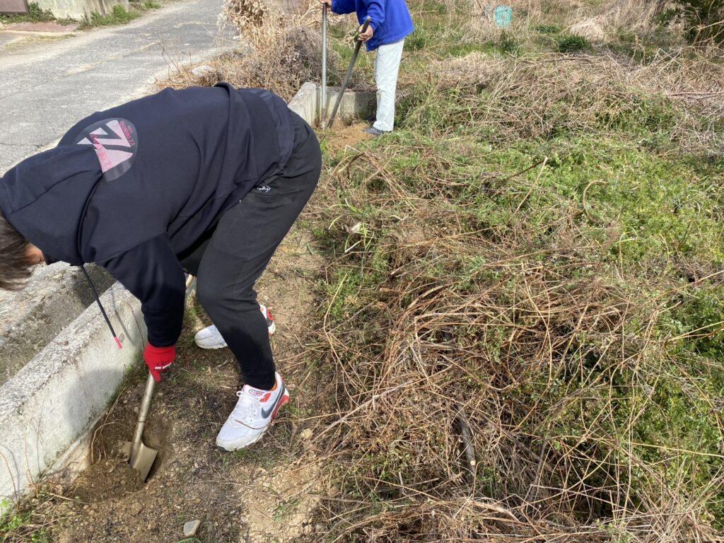 【丸亀市Ｈ様邸】目隠しフェンス工事｜独立基礎とフェンス柱の設置が完了しました (株)カインズガーデン｜香川県の庭仕舞い