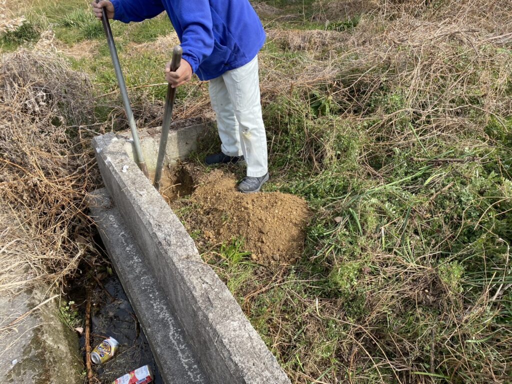 【丸亀市Ｈ様邸】目隠しフェンス工事｜独立基礎とフェンス柱の設置が完了しました (株)カインズガーデン｜香川県の庭仕舞い