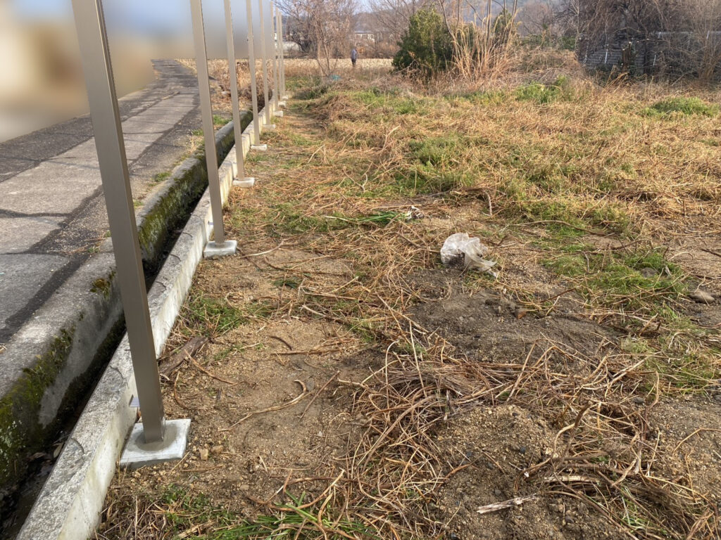 【丸亀市Ｈ様邸】目隠しフェンス工事｜独立基礎とフェンス柱の設置が完了しました (株)カインズガーデン｜香川県の庭仕舞い