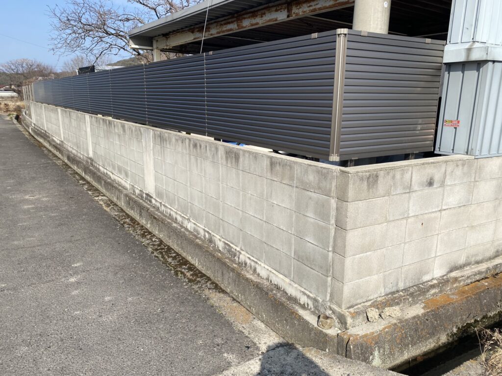 【丸亀市Ｈ様邸】目隠しフェンス工事㊗完工｜隙間最小フェンスでプライバシーが守られ快適です✨ (株)カインズガーデン