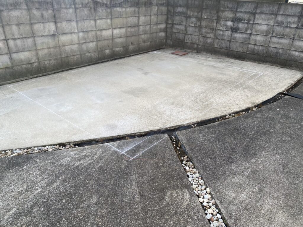 【香川町Ｖ様邸】バイクガレージ工事着工⛑｜土台は既存コンクリート，墨出しやＲＣ基礎準備を進めます (株)カインズガーデン