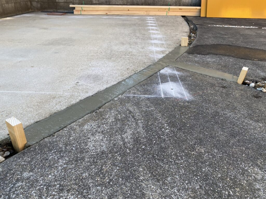 【香川町Ｖ様邸】バイクガレージ工事着工⛑｜土台は既存コンクリート，墨出しやＲＣ基礎準備を進めます (株)カインズガーデン