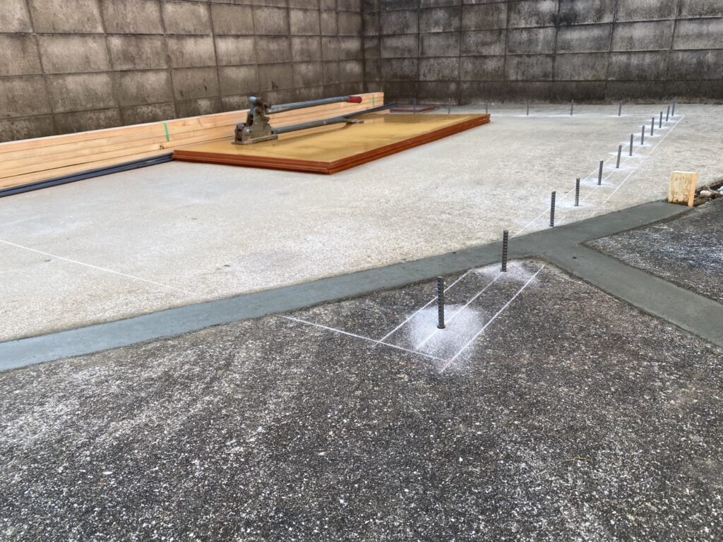 【香川町Ｖ様邸】バイクガレージ工事｜ガレージＲＣ基礎の型枠完了。コンクリートの流し込みも完了 (株)カインズガーデン