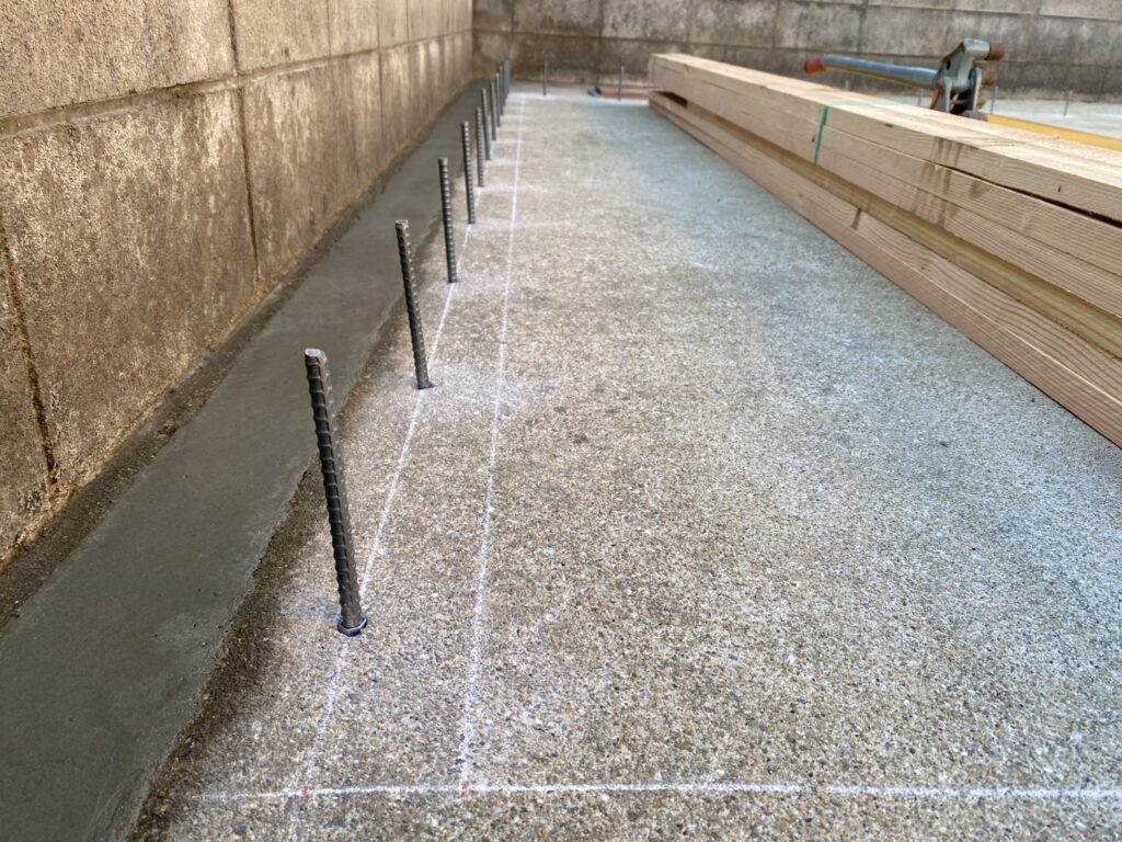 【香川町Ｖ様邸】バイクガレージ工事｜ガレージＲＣ基礎の型枠完了。コンクリートの流し込みも完了 (株)カインズガーデン