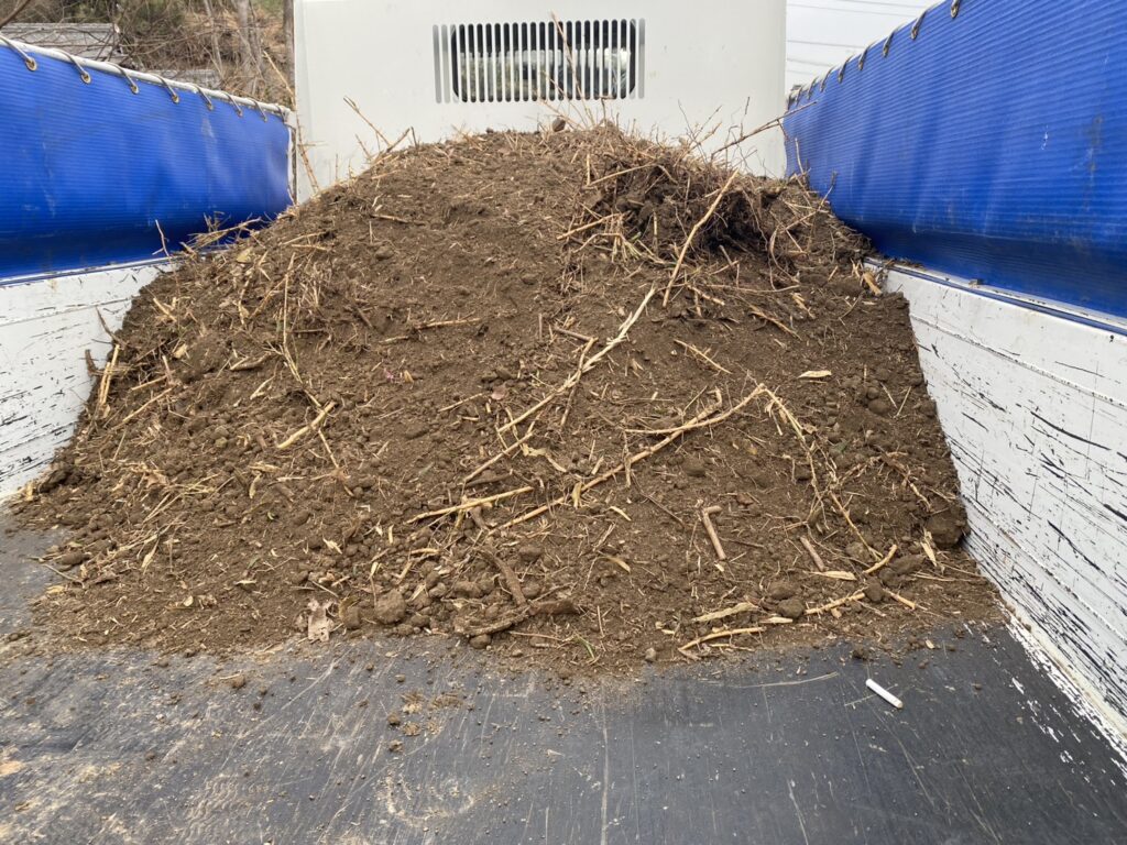 【多度津町Ｓ様所有地】雑草対策工事｜雑草撤去しスッキリ✨一面に張り放題の笹の根っこも撤去します (株)カインズガーデン