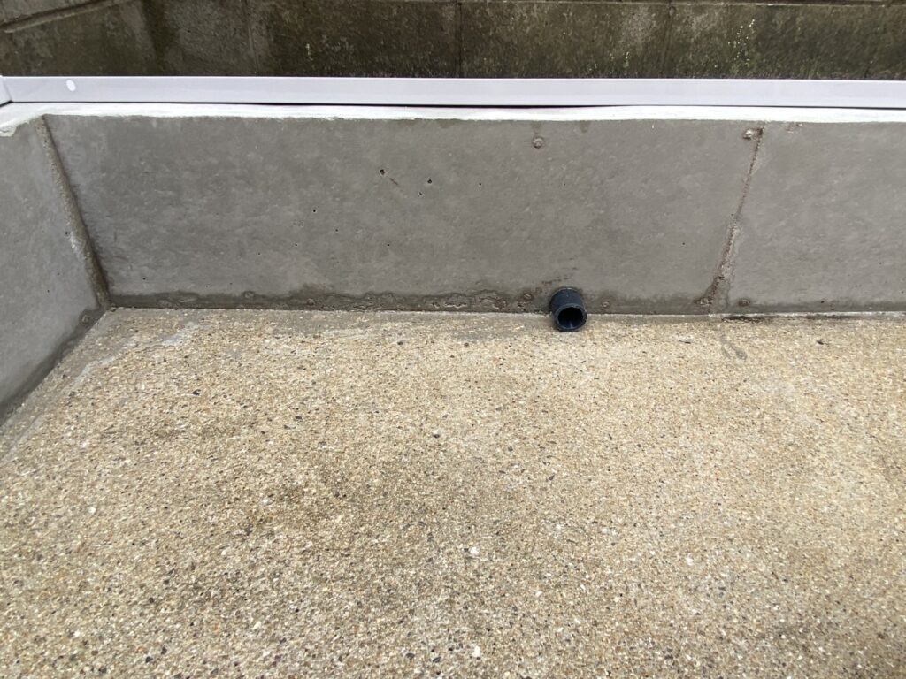 【香川町Ｖ様邸】バイクガレージ工事｜RC基礎きれいに完成！さっそくバイクガレージを設置します (株)カインズガーデン