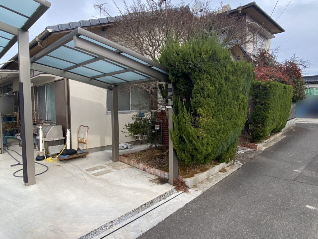 【高松市Ｋ様邸】庭じまい工事着工⛑｜生垣のカイヅカや花壇・庭木植栽撤去＆サイクルポート移設します (株)カインズガーデン