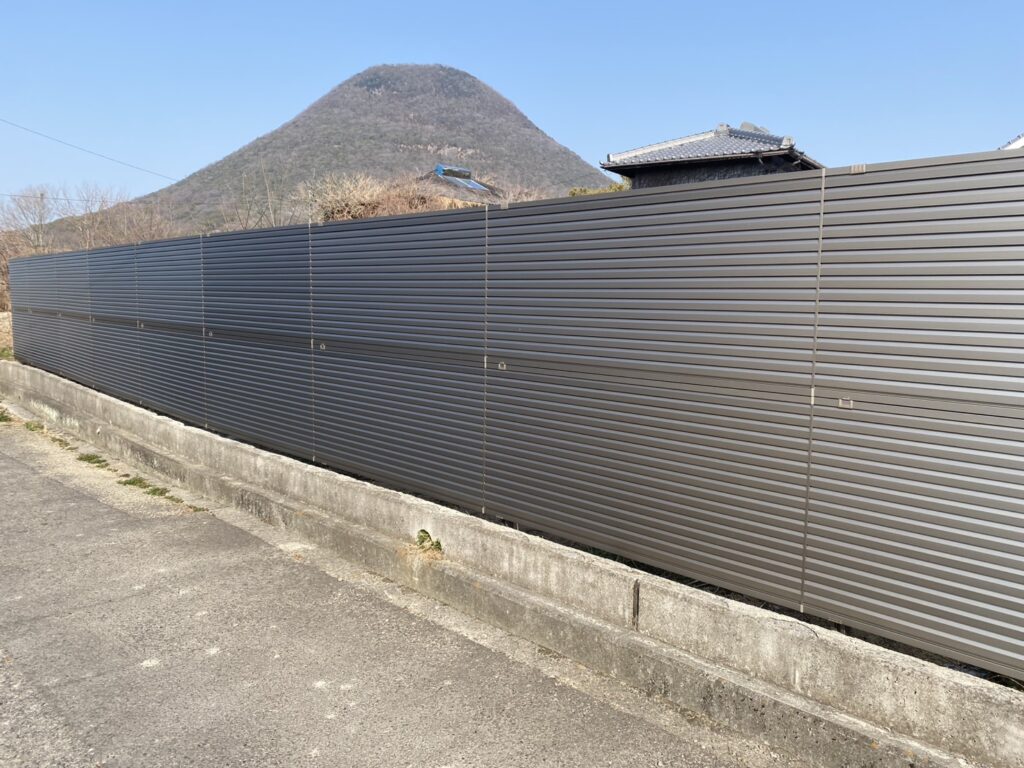 【丸亀市Ｈ様邸】目隠しフェンス工事㊗完工｜隙間最小フェンスでプライバシーが守られ快適です✨ (株)カインズガーデン