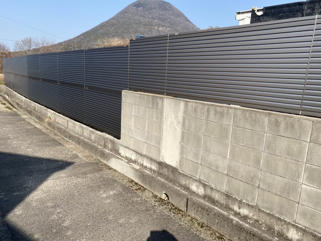 【丸亀市Ｈ様邸】目隠しフェンス工事㊗完工｜隙間最小フェンスでプライバシーが守られ快適です✨ (株)カインズガーデン