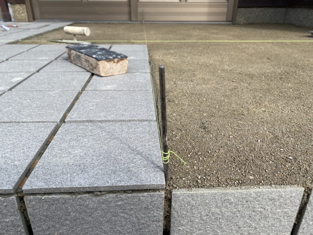 【綾川町Ｔ様邸】雑草対策＆庭仕舞い工事｜玄関タイル完成✨土間コンクリートの打設準備をします (株)カインズガーデン