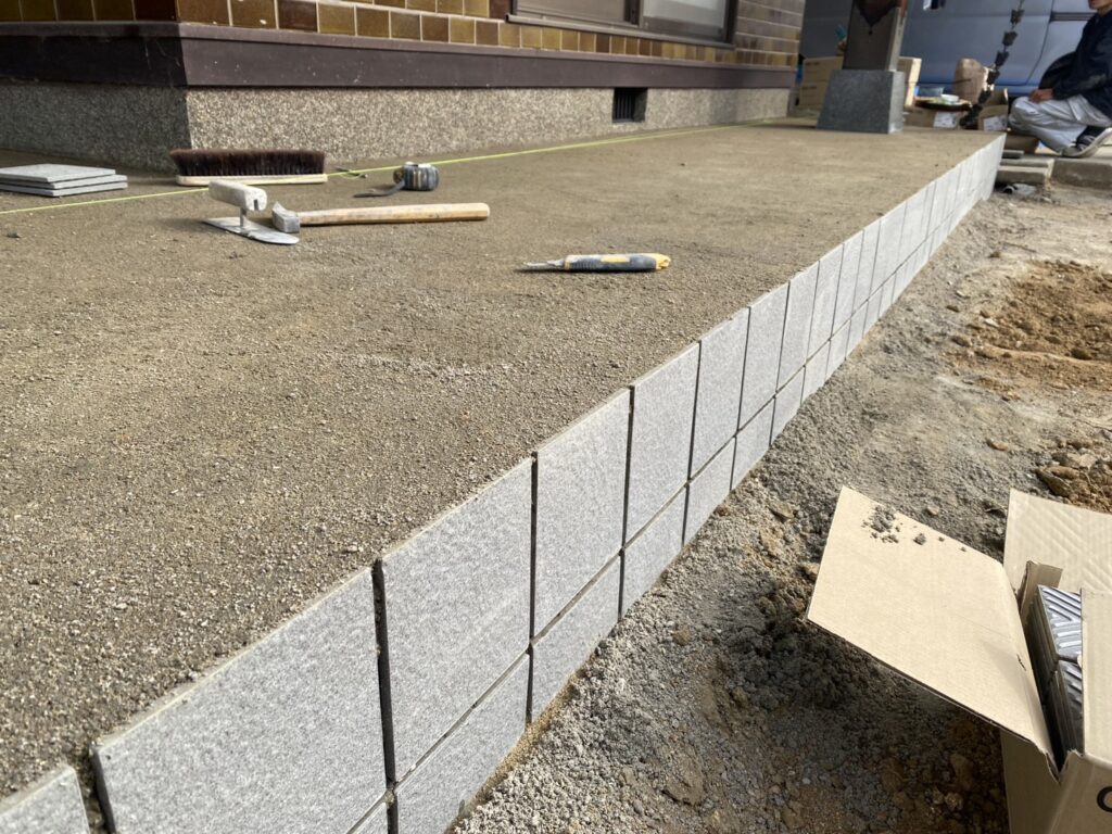 【綾川町Ｔ様邸】雑草対策＆庭仕舞い工事｜玄関タイル完成✨土間コンクリートの打設準備をします (株)カインズガーデン