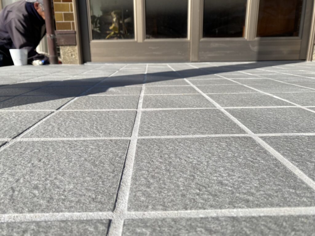 【綾川町Ｔ様邸】雑草対策＆庭仕舞い工事｜玄関タイル完成✨土間コンクリートの打設準備をします (株)カインズガーデン