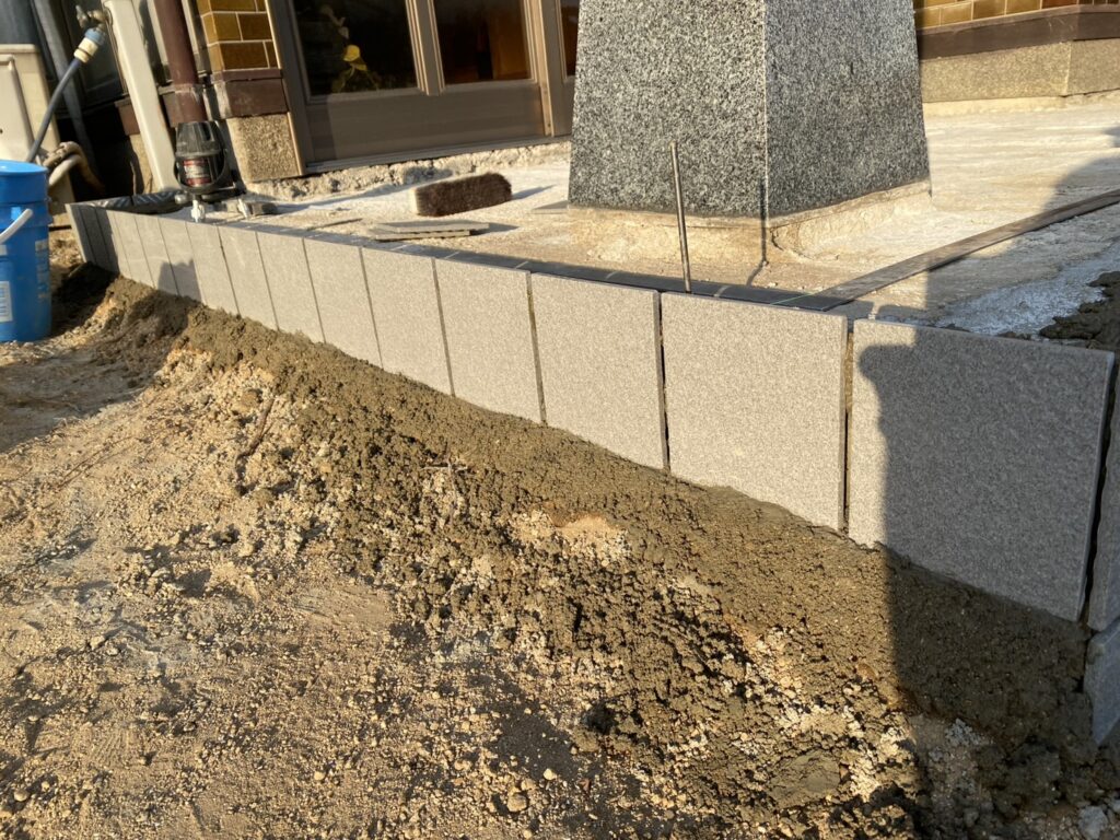 【綾川町Ｔ様邸】雑草対策＆庭仕舞い工事｜玄関タイル完成✨土間コンクリートの打設準備をします (株)カインズガーデン