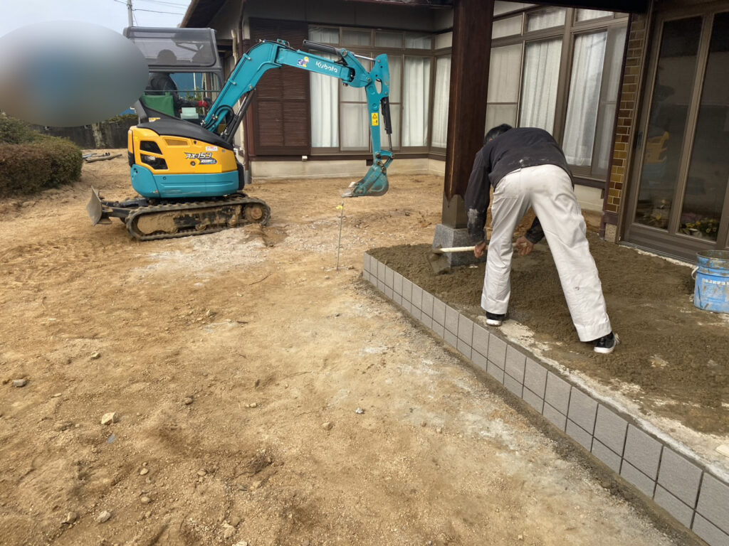 【綾川町Ｔ様邸】雑草対策＆庭仕舞い工事｜玄関タイル完成✨土間コンクリートの打設準備をします (株)カインズガーデン