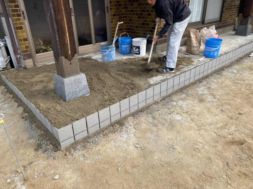 【綾川町Ｔ様邸】雑草対策＆庭仕舞い工事｜玄関タイル完成✨土間コンクリートの打設準備をします (株)カインズガーデン