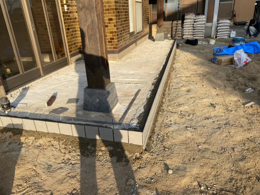【綾川町Ｔ様邸】雑草対策＆庭仕舞い工事｜玄関タイル完成✨土間コンクリートの打設準備をします (株)カインズガーデン