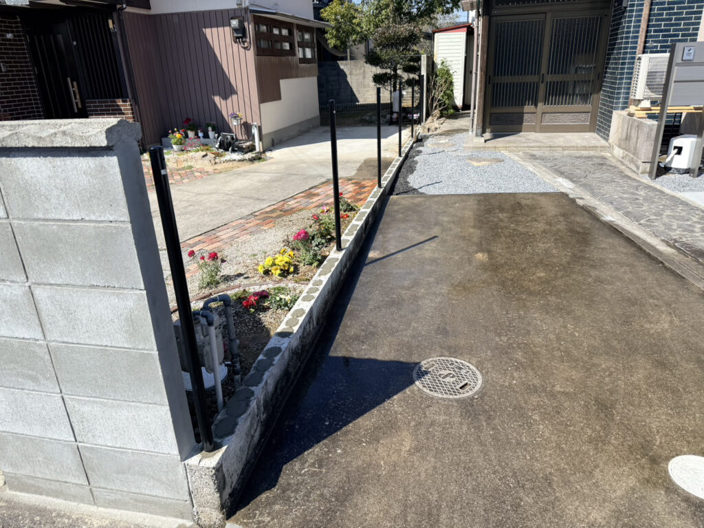 【香川町Ｈ様邸二期】ブロックフェンス工事㊗完工｜軽量メッシュフェンスで安心✨境界面スッキリ完成 (株)カインズガーデン